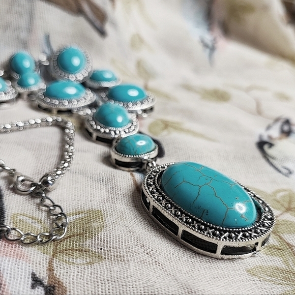 Oval Dyed Howlite Turquoise Color & Silver Tone Style Necklace Fashion Jewelry - Picture 5 of 8